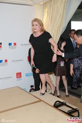 组图：法国影后新作曝光 最爱与女儿重逢一幕