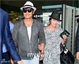 组图：李秉宪李珉廷结束蜜月返韩 牵手亮相机场