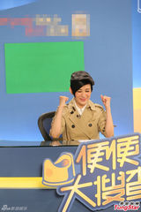 组图：吴君如化身侦探 逗笑工作人员