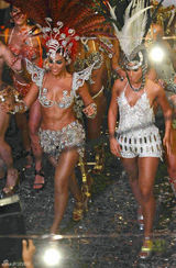 高清图：碧昂丝凯斯赶拍单曲MV 眩目服饰展桑巴风情