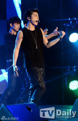 高清组图：2PM首尔开唱 野兽团魅力大爆发