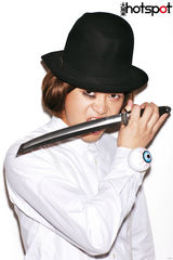 《大周末》封面致敬经典 海清黄义达扮时尚先锋(图)