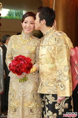 组图：汪圆圆婚礼甜蜜长吻 吴君如李嘉欣等到场