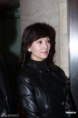 组图：陈自强为母亲设灵 林凤娇代表成龙致祭