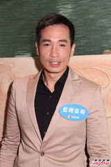 组图：陈豪出席香港小丑节 透露女友与家人过圣诞