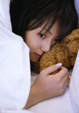 组图：深田恭子短发写真 夏日清凉装扮秀丰胸