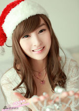 幻灯图集：小龙女彤彤化身圣诞宝贝 秀蕾丝装