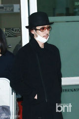 组图：小田切让赴韩宣传《幸福字典》一袭黑衣