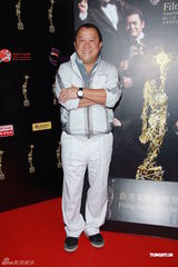 组图：金像奖公布终身成就奖 曾志伟缅怀邓光荣