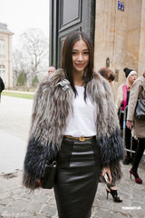 组图：Angelababy现身巴黎时装展 酷帅造型展气场