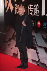 组图：2012新浪微博之夜红毯-好声音学员李代沫