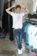 组图：辰亦儒返台会粉丝 期待重回歌手身份