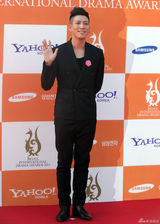 组图：首尔电视剧大赏红毯 佘诗曼于小彤亮相