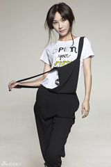 组图：李菲儿俏皮夏日写真 清新灵动气质出众