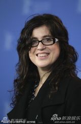 高清：竞赛片《奖励》发布会 导演宝拉携众演员到场