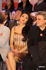 张雨绮性感亮相内衣秀 被问大小恋翻脸走人(图)