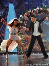 组图：金星《舞林》旗袍装亮相 与方俊激烈争执