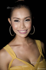 组图：泰国人妖水上排球赛 众“美女”波涛胸涌