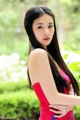 组图：王晓晨拍夏日清新大片 彰显健康清纯特质