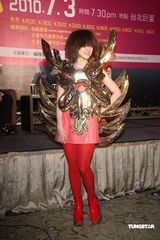 幻灯图：郑秀文无惧变成独眼龙 将台湾开唱