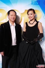 组图：时尚大典星光熠熠 黄渤嘻哈装亮相