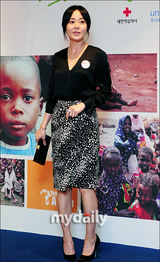 组图：非洲儿童募捐计划启动 少女时代等出席