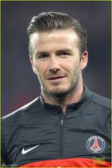 组图：贝克汉姆球场帅气一字马 翘臀抢镜