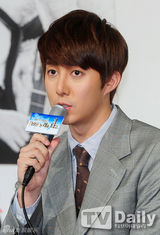 组图：金亨俊携手多顺等宣传《爱情乘歌而来》