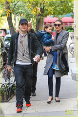 组图：奥兰多米兰达宣布离婚后共同带儿出街