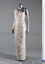 组图：戴妃生前10套经典礼服拍出800万天价