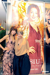 组图：陈嘉容露背裙被赞性感 赵彤性感出镜吸引眼球