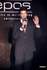 组图：锦荣代言腕表抢金 “好朋友”陪过28岁生日