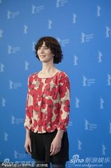 高清图：《未来》发布会 导演米兰达获两帅护花