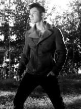 组图：李晨秋冬写真表情酷拽 演绎西部牛仔