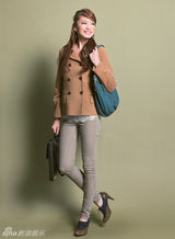 组图：日本模特宫田聪子示范89款秋季服饰搭配