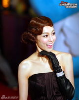 幻灯图集：群星斗艳劲爆红毯 李宇春邓萃雯最抢镜