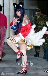 组图：SJ庆出道8周年机场上演变装秀 整疯粉丝