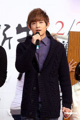 幻灯图：棒棒堂化身幸福大使 为歌迷放天灯祈福