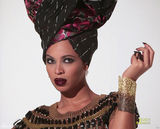 高清图：碧昂斯拍非洲灵感大片 狂野造型显大气