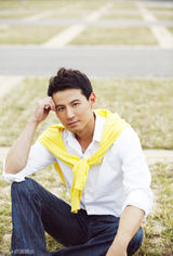 组图：钱泳辰阳光夏日写真 清享惬意午后时光