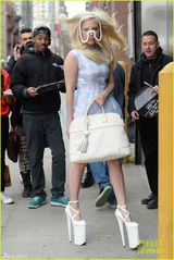 组图：Lady Gaga怪异新造型 面具护目似电焊工