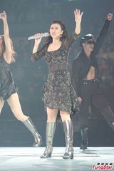 组图：叶倩文一家三口合唱 林青霞素颜到场欣赏