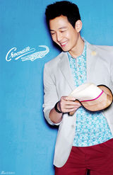 组图：韩星李政宰拍写真展休闲男人味