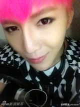 组图：好声音视觉美男梁君诺私照 网曝整容传言