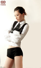 组图：快乐女声12强写真出炉 阳光自信风格百变