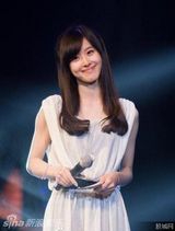 组图：奶茶妹妹美国游学爱上刘强东 美照盘点