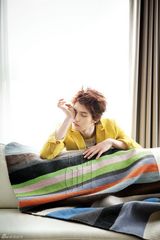 高清组图：CNBLUE李宗泫明艳写真俏皮慵懒