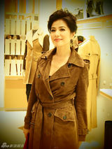 组图：钟楚红内地频亮相 气质高雅风韵不减当年