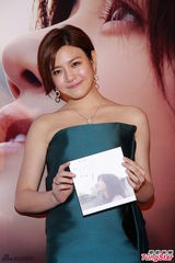 组图：陈妍希抹胸裙亮相 彭于晏惊喜助阵