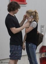 组图：艾玛-罗伯茨与男友和好 曾因家暴被拘留